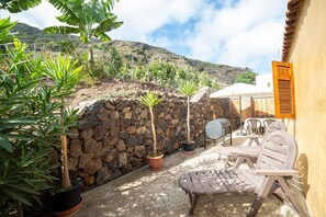 Comfort House, 2 Bedrooms | Balcony - Apartment With Views of the Coastline of Tenerife (Icod de los Vinos)