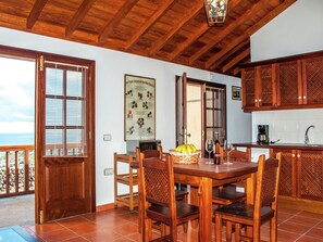 Fridge, microwave, coffee/tea maker, high chair - Apartment With Views of the Coastline of Tenerife (Icod de los Vinos)