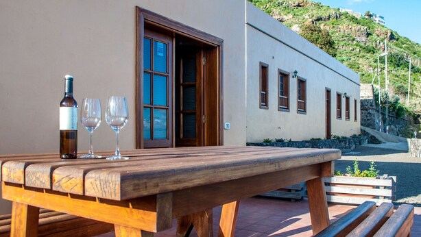 Unclassified image, 1 of 81, button - Apartment With Views of the Coastline of Tenerife (Icod de los Vinos)