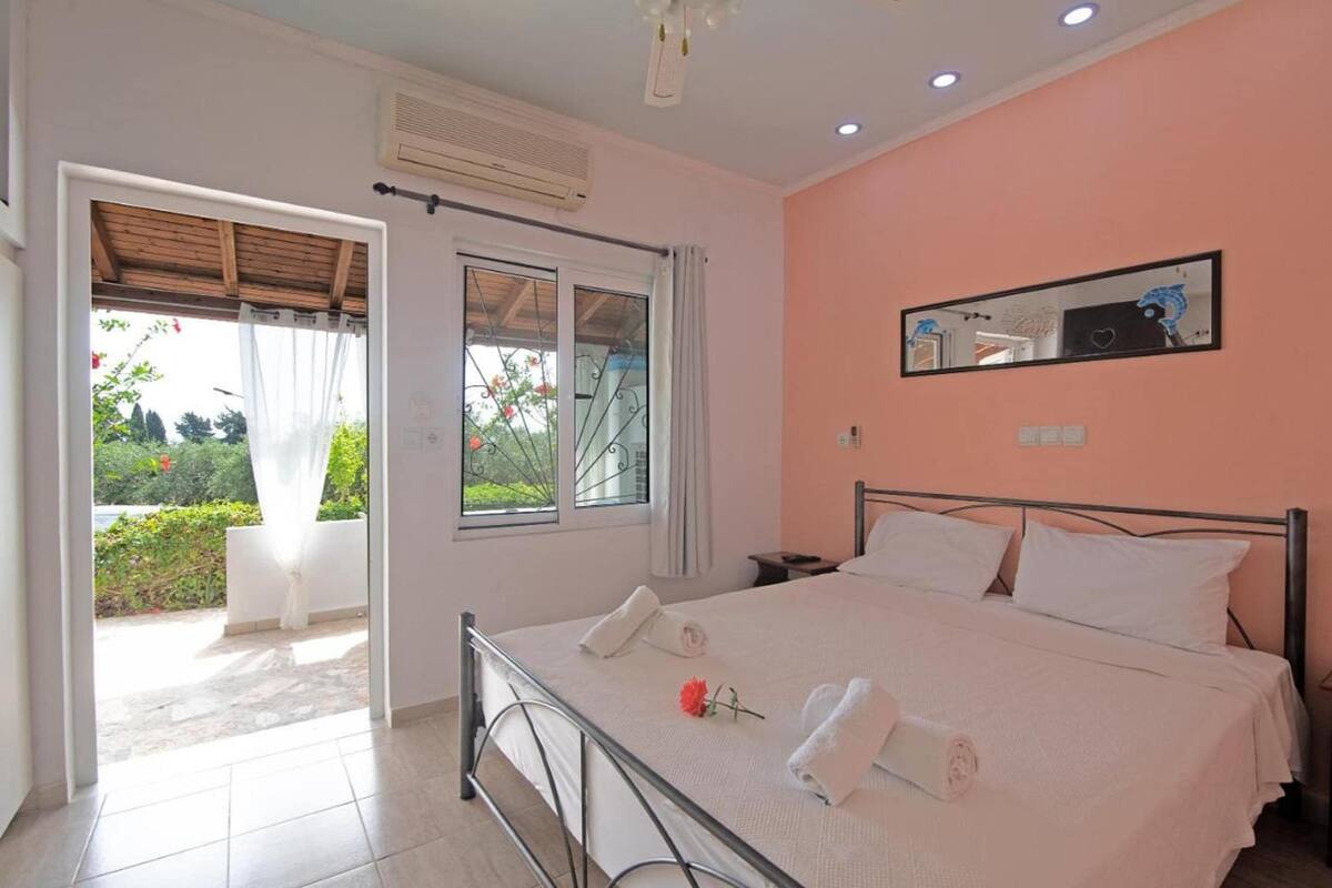 4 bedrooms, individually furnished, iron/ironing board, bed sheets