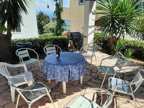 Outdoor dining - Appealing Apartment in Mpenitses With Pool (Corfu)