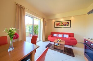 Living room - Nice Apartment 50m Distant From the sea (Malinska-Dubasnica)