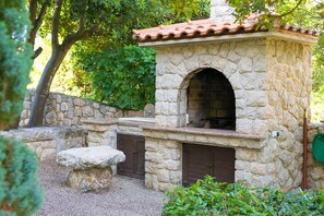 Comfort Apartment, 2 Bedrooms | Property grounds - Nice Apartment 50m Distant From the sea (Malinska-Dubasnica)