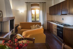 Fridge, oven, highchair