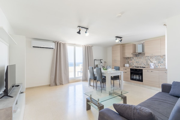 Deluxe Penthouse, 1 Bedroom, Kitchen, Sea View | Living area