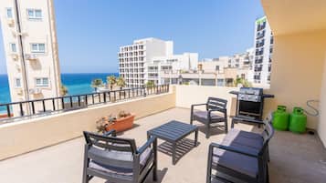 Deluxe-Penthouse, 1 Schlafzimmer, Küche, Meerblick | Terrasse/Patio