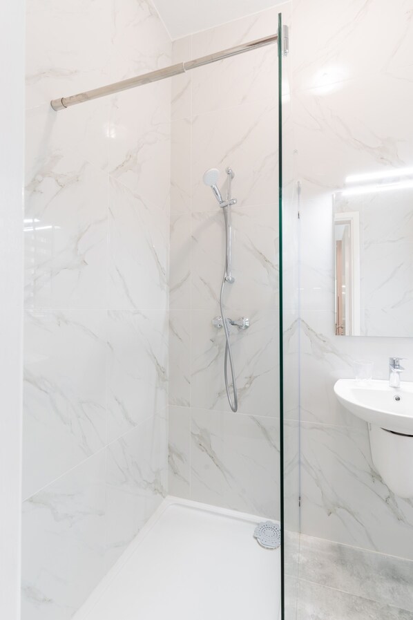 Bathroom - Tempo Suites (St. Paul's Bay)