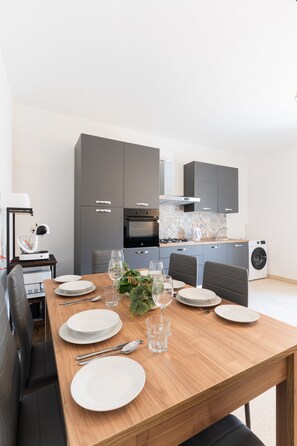 Familie appartement, 3 slaapkamers, keuken, uitzicht op de stad | Woonruimte