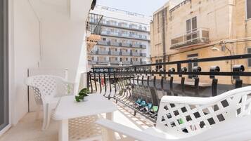 Appartement Confort, 3 chambres, cuisine, vue ville | Terrasse/Patio