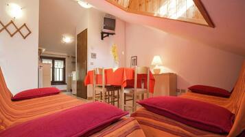 Rumah Klasik, 3 kamar tidur | Ruang keluarga