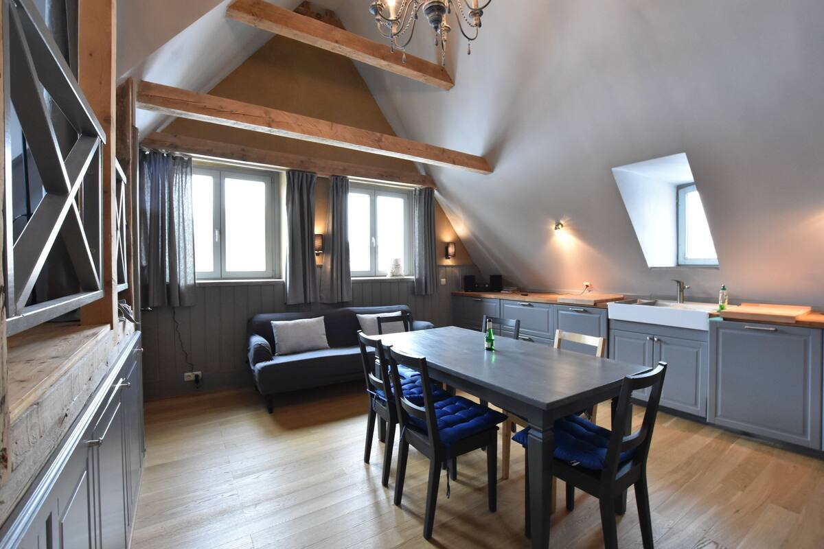 Classic Apartment, 3 Bedrooms | Tempat makan