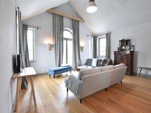 Apartemen Klasik, 3 kamar tidur | Ruang keluarga | Perapian