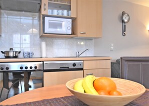 Kjøleskap, mikrobølgeovn, ovn og oppvaskmaskin