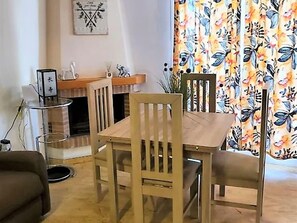Classic House, 3 Bedrooms | Living room