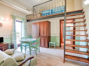 Maison classique, 2 chambres | Salle de séjour