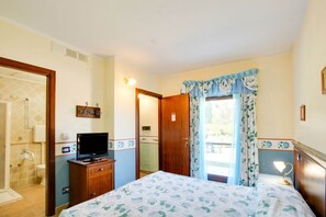 4 bedrooms, bed sheets