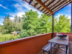 Classic House, 3 Bedrooms | Balcony - Farmhouse in Montescudaio With a Shared Pool Near sea & Park (Montescudaio)