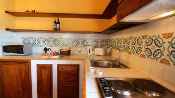 Maison Classique, 2 chambres | Cuisine privée | Four, chaise haute