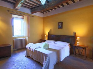 3 عدّة غرف نوم وطراز فريد لكل وحدة وملاءات أسرّة