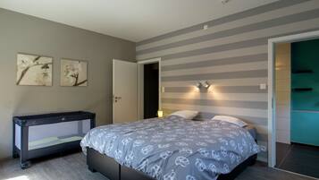 Classic House, Multiple Bedrooms | 9 bedrooms