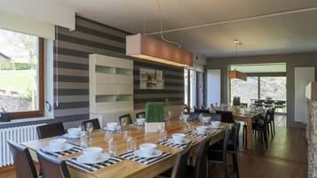 Classic House, Multiple Bedrooms | Dining