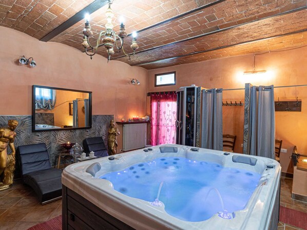 Classic-talo, 3 makuuhuonetta | 4 makuuhuonetta, yksilöllisesti kalustettu, vuodevaatteet