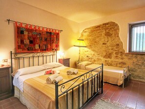 3 bedrooms, individually furnished, bed sheets - Country House With Swimming Pool and Garden With Mediterranean Plants (Bettona)