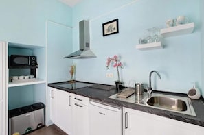 Fridge, microwave, coffee/tea maker, electric kettle - Holiday Home in San Cristobal de la Laguna (San Cristóbal de La Laguna)