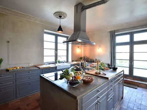 Maison classique, plusieurs chambres | Cuisine privée | Réfrigérateur, un four, surface de cuisson, lave-vaisselle