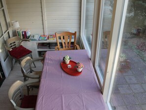 Classic House, 4 Bedrooms | Dining