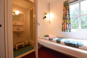 3 bedrooms, individually furnished, bed sheets - Cosy Holiday Home in Maarheeze With Verandah (Maarheeze)