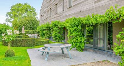 Ideal Holiday Home in Gijverinkhove With Terrace, Garden