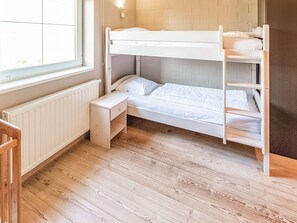Nhà phong cách cổ điển, 4 phòng ngủ | 6 phòng ngủ, trang bị nội thất với thiết kế riêng biệt, bộ trải giường