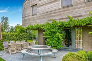 Classic House, 4 Bedrooms | Balcony - Ideal Holiday Home in Gijverinkhove With Terrace, Garden (Alveringem)