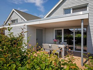 Balcony - Charming Holiday Home in Zierow Near Seabeach (Zierow)