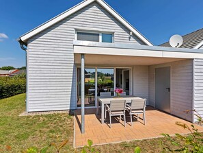 Comfort House, 2 Bedrooms | Balcony - Charming Holiday Home in Zierow Near Seabeach (Zierow)