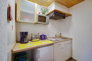 Classic Apartment, 1 Bedroom | Private kitchen | Fridge, microwave, coffee/tea maker, electric kettle - Peaceful Apartment in Lichtenhain With Private Terrace (Sebnitz)