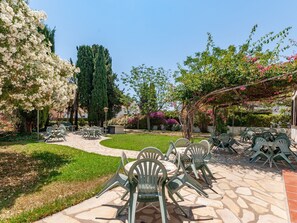 Classic Apartment, 3 Bedrooms | Garden