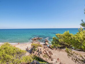 Unclassified image, 5 of 108, button - Small Building With 4 Apartments Close to the Beach (Mont-roig del Camp)