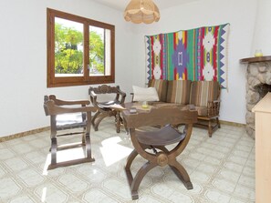Apartamento clásico, 3 habitaciones | Sala de estar