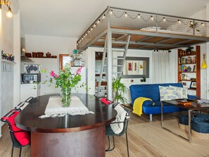 Nhà phong cách cổ điển, 2 phòng ngủ | Khu ăn uống