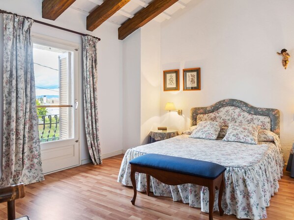 Classic Cottage, 4 Bedrooms | 4 bedrooms, individually furnished, iron/ironing board