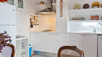 Cottage phong cách cổ điển, 4 phòng ngủ | Bếp riêng | Tủ lạnh, lò vi sóng, bếp nấu, dụng cụ pha cà phê/trà