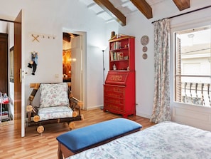 4 bedrooms, individually furnished, iron/ironing board, bed sheets - Nature Hideaway in Deltebre for Families (Deltebre)