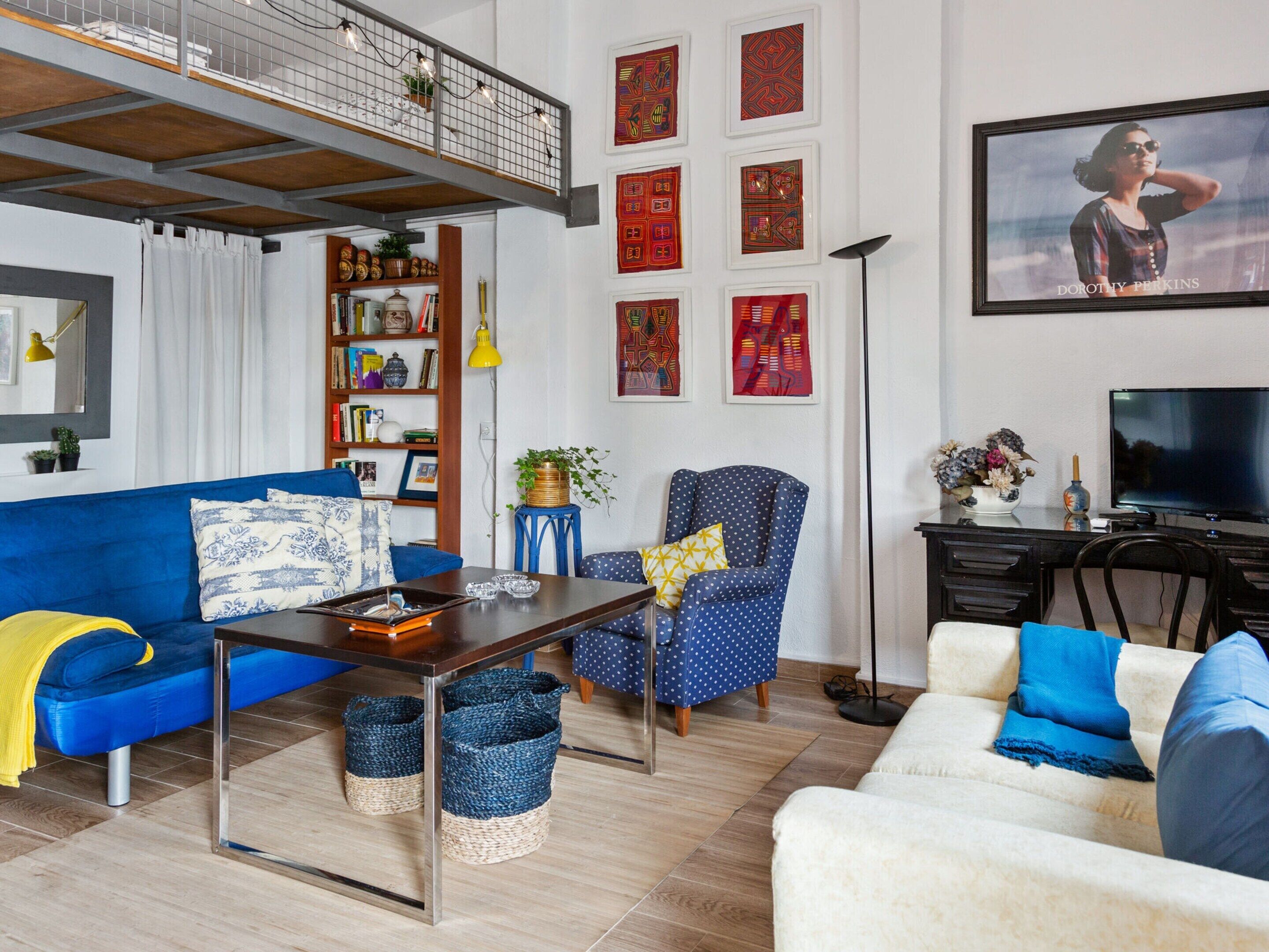 Classic House, 2 Bedrooms | Living room