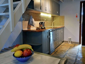 ثلاجة، ماكينة لصنع القهوة/الشاي، غلّاية كهربائية