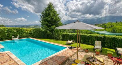 Countryside Villa in Amandola With Swimming Pool