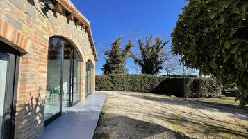 Comfort Villa, 4 Bedrooms | Exterior