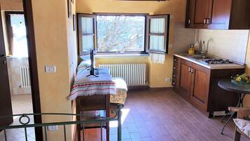 Maison Confort, 2 chambres | Cuisine privée | CafetiÚre/bouilloire