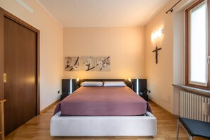 6 bedrooms, bed sheets - Modern Apartment in Meina Near the Lake (Meina)